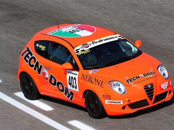 Grande esordio per l’ Alfa Romeo Mito del Campionato Italiano Turismo, vincente con safety cage Sassa Roll-bar